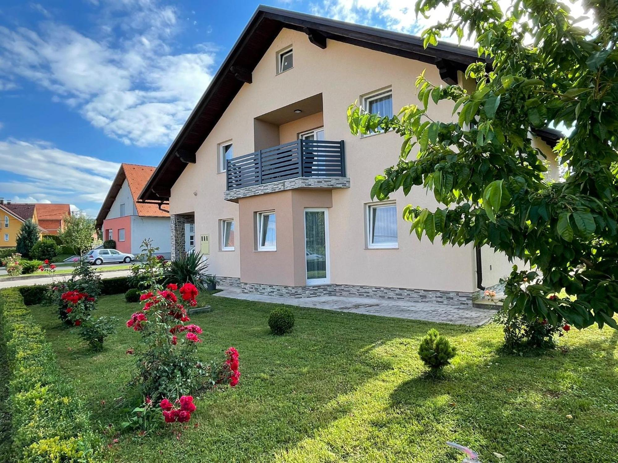 Apartman Nativis Otocac Bagian luar foto